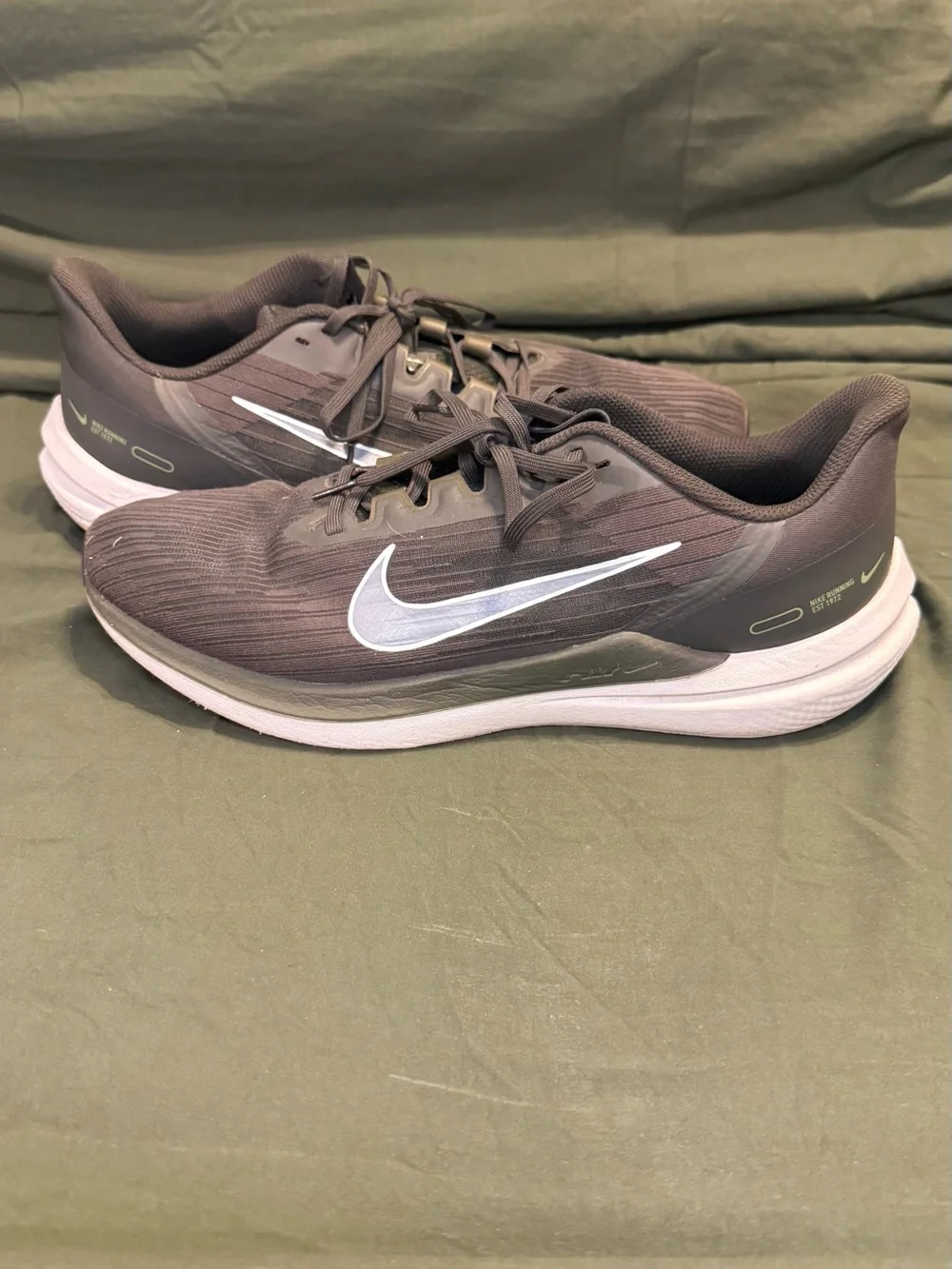 Nike Men's Athletic Running Shoes Mauve with White Swoosh
